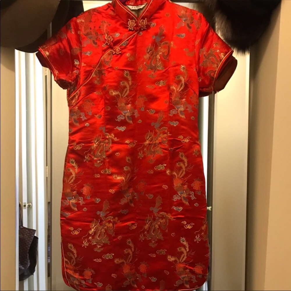 Traditional Dress - Picture 6 of 8